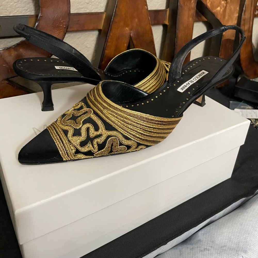 🔥Great Used Condition 41.5(9.5/10)Manolo Blahnik Heels w/box/dustbags/ribbon
